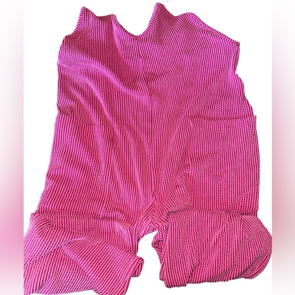 Fuschia Women's Jumpsuit. Size M - Picture 4 of 6